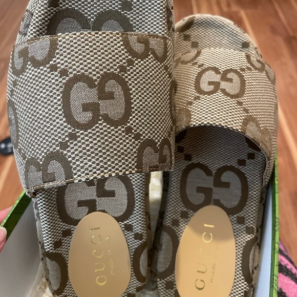 Sandals. - Picture 3 of 8